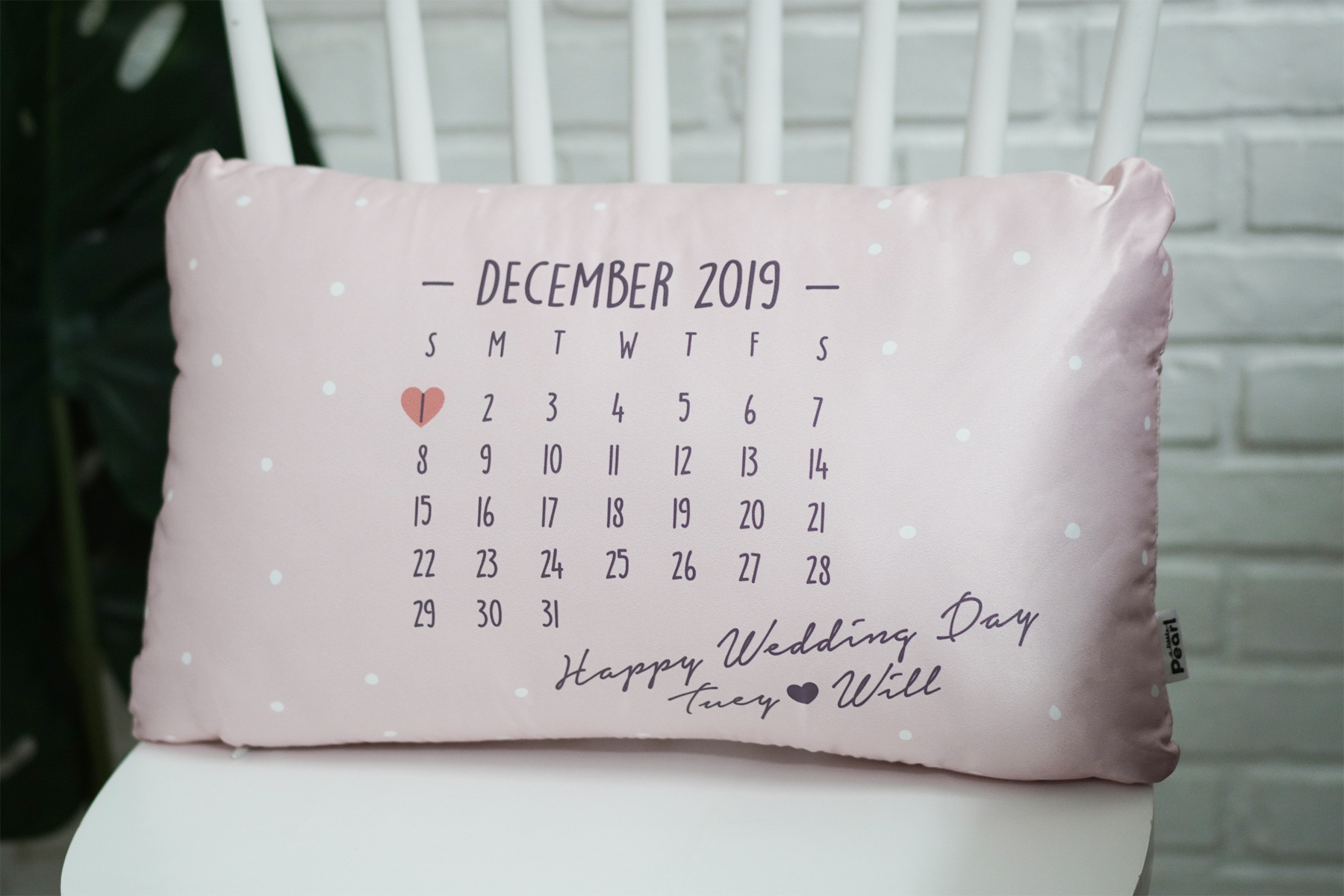 หมอนอิงทรงสี่เหลี่ยมยาว Calendar - Pink