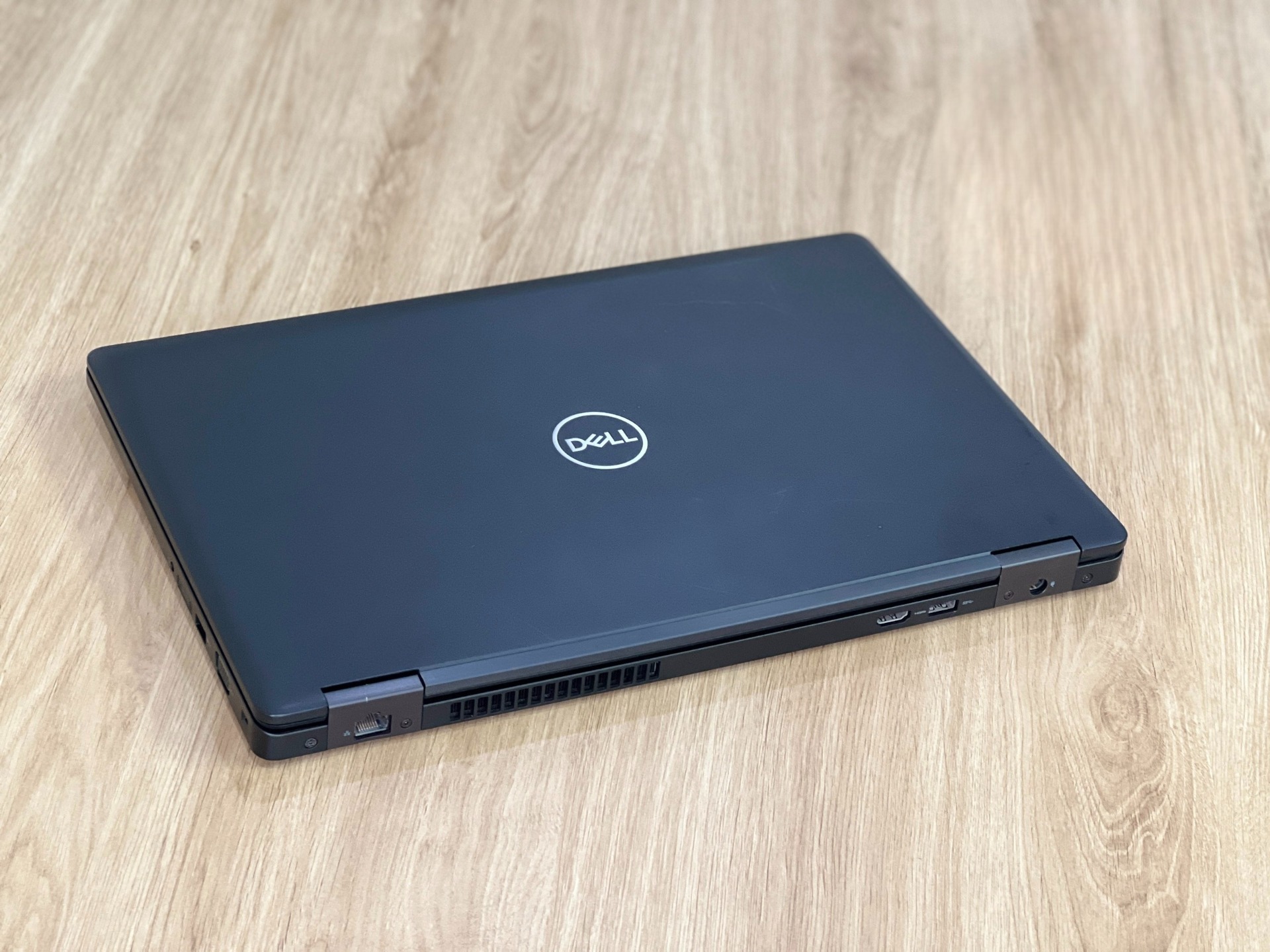 โน๊ตบุ๊ค Dell Precision 3530 สำหรับงานออกแบบ i7-8750H Ram 16GB Quadro P600 Harddisk 1 TB แถม m.2 120GB แบต 53%