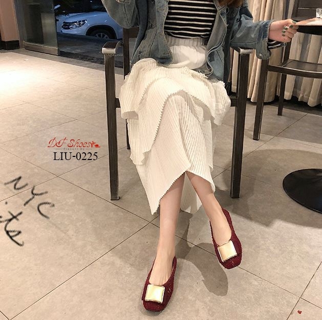 รองเท้าคัทชูส้นแบนแต่งอะไหล่ (สีแดง)