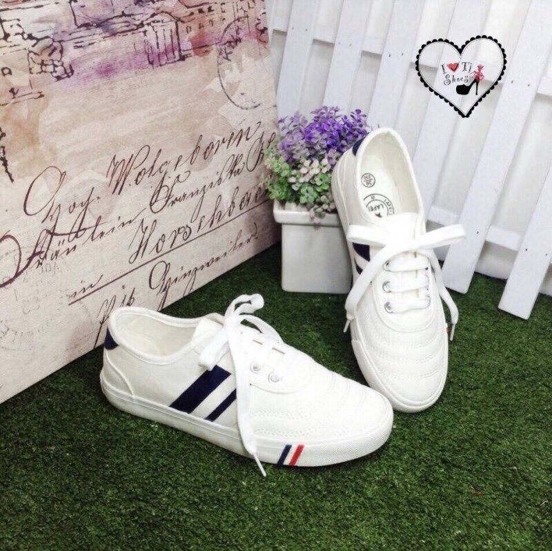 พร้อมส่ง : รองเท้าผ้าใบเกาหลี (สีขาว)
