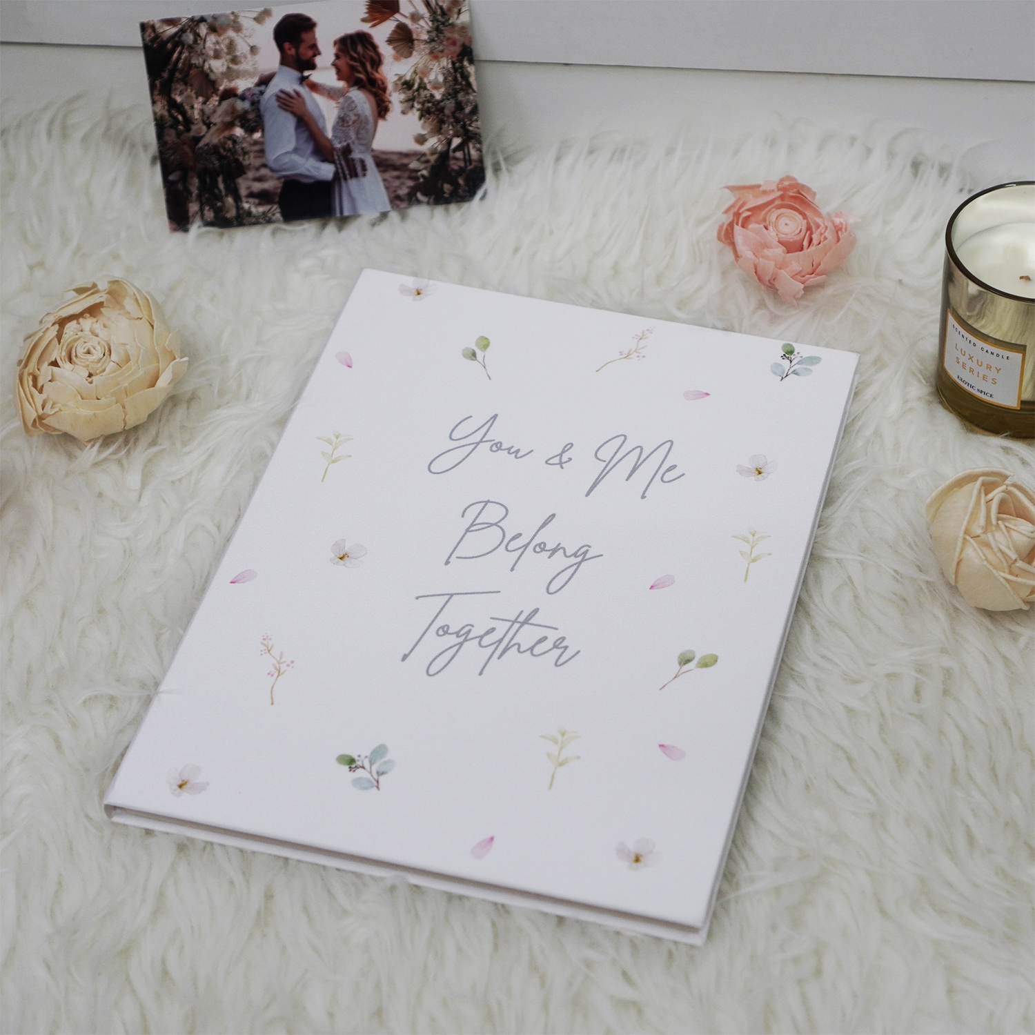 แฟ้มใส่ทะเบียนสมรส แบบพร้อมส่ง ลาย Flower - White พร้อมข้อความ You & Me belong together