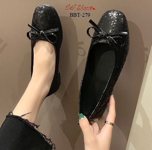 รองเท้าคัทชูส้แบนปักเลื่อม (สีเงิน)