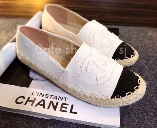 พร้อมส่ง : รองเท้าทรงสวมสไตล์ Espadrilles (สีขาว)