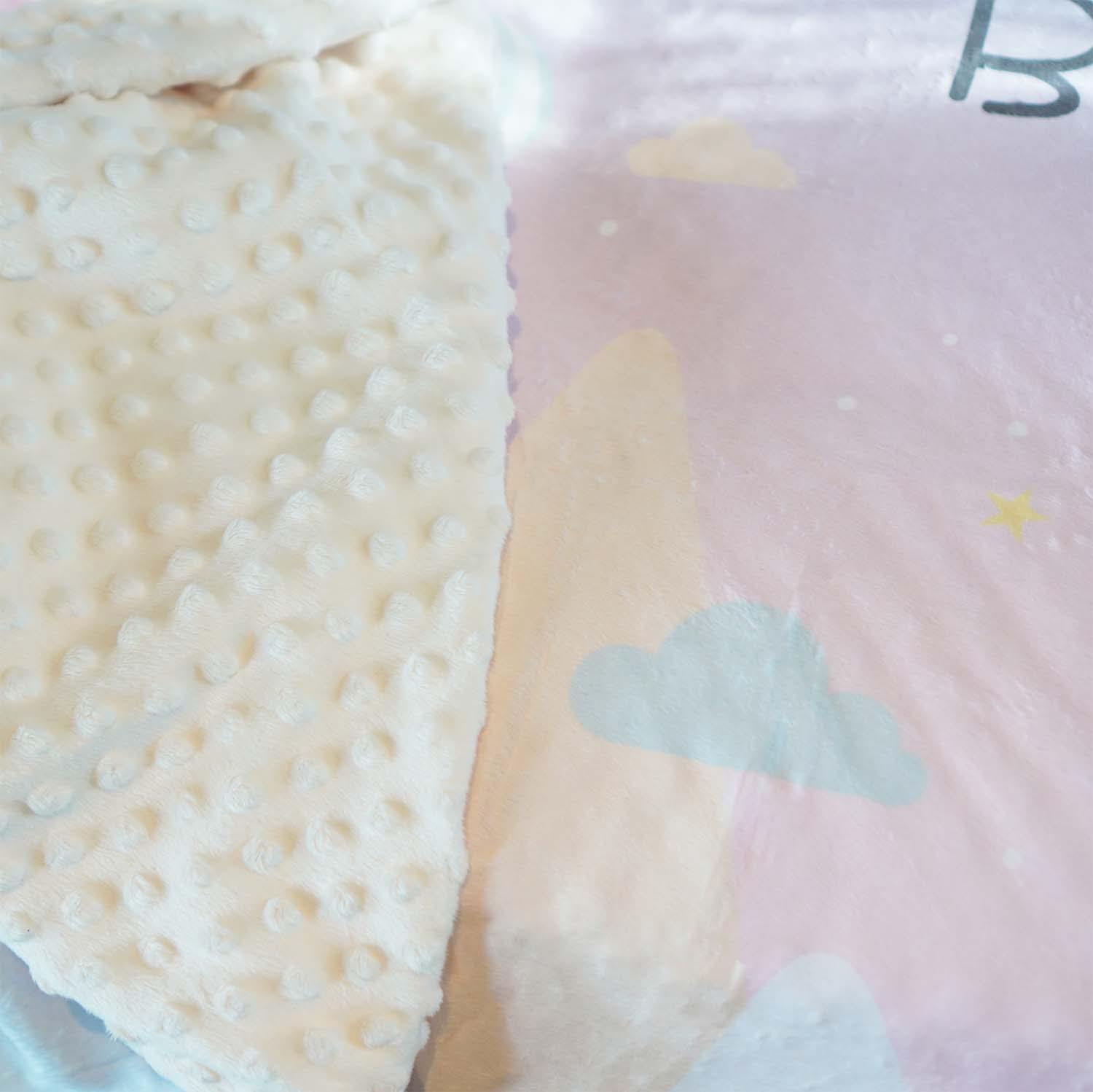 ผ้าห่ม Minky 100x150cm พร้อมส่ง ลาย Mountain ด้านหลังสีครีม กับชมพู
