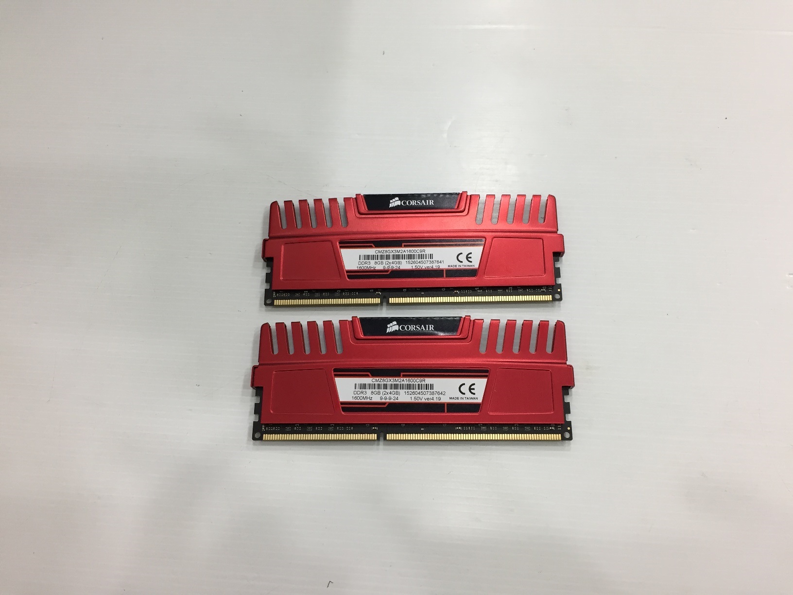 8GB. 4X2 DDR-3 1600 Corsair Vengeance RED