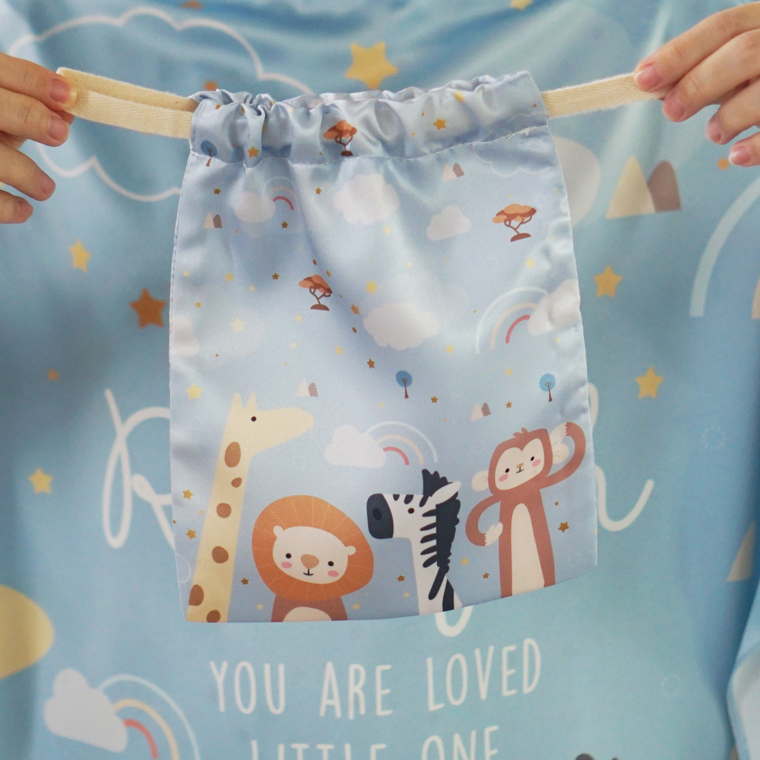 ผ้าคลุมให้นม 3in1 (รุ่นมีกระดุม ถอดโครงได้) แบบสั่งทำใส่ชื่อ ลาย Safari - Blue