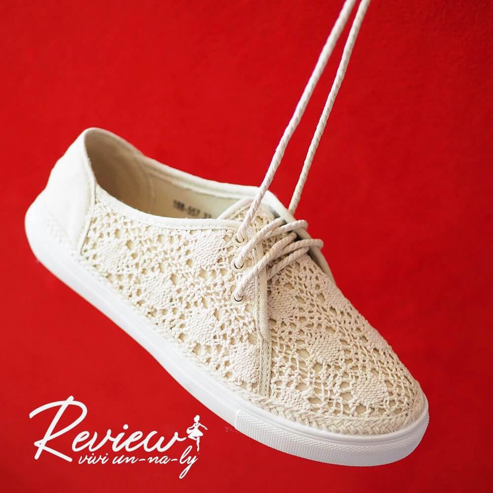 รองเท้าผ้าใบลูกไม้พื้นยาง