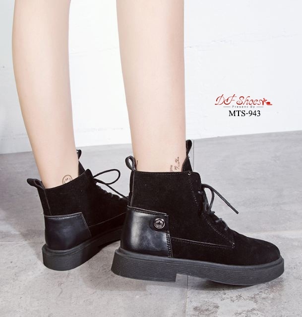 รองเท้าผ้าใบหุ้มข้อหนังกลับแต่งหมุด (สีกากี)