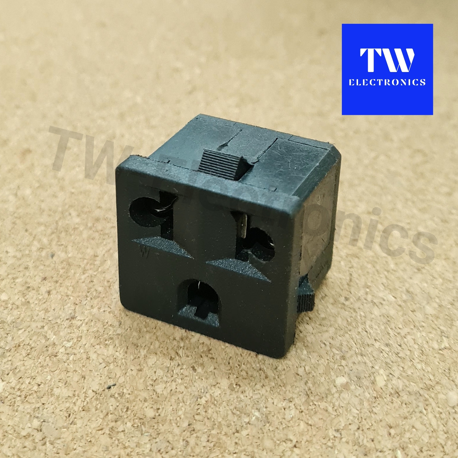 AC Power 3P(ขากลม,แบน)ตัวเมีย ติดแท่น