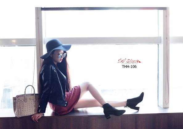 รองเท้าบูทสักหลาดทรงหัวแหลม (สีดำ)