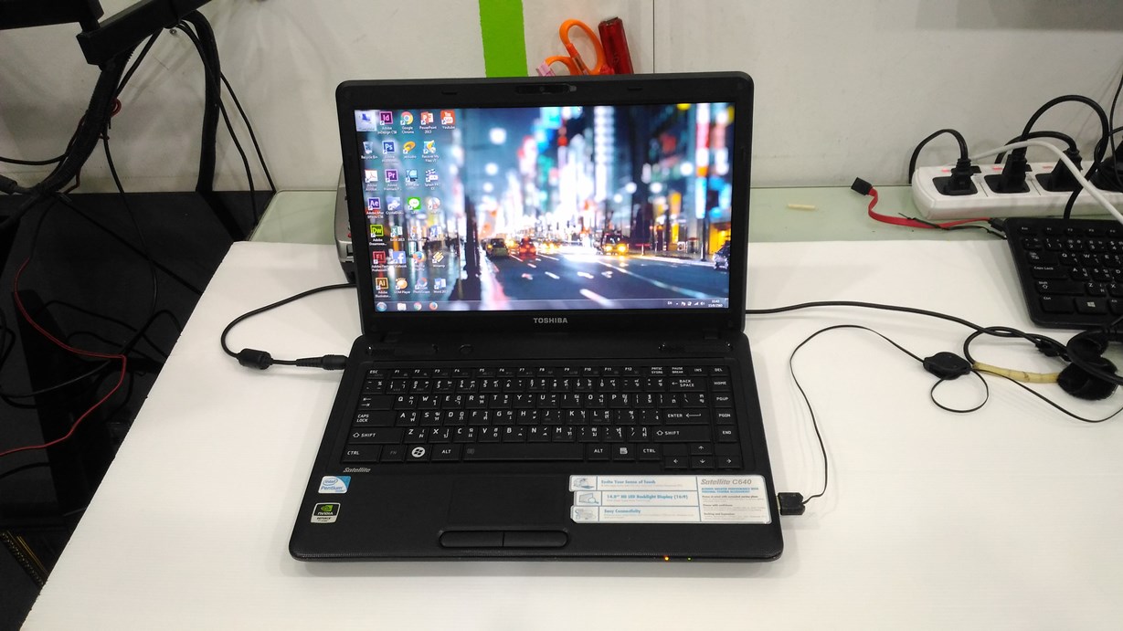 TOSHIBA Satellite C640