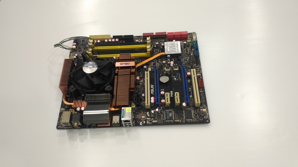 ASUS P5E + Q9300