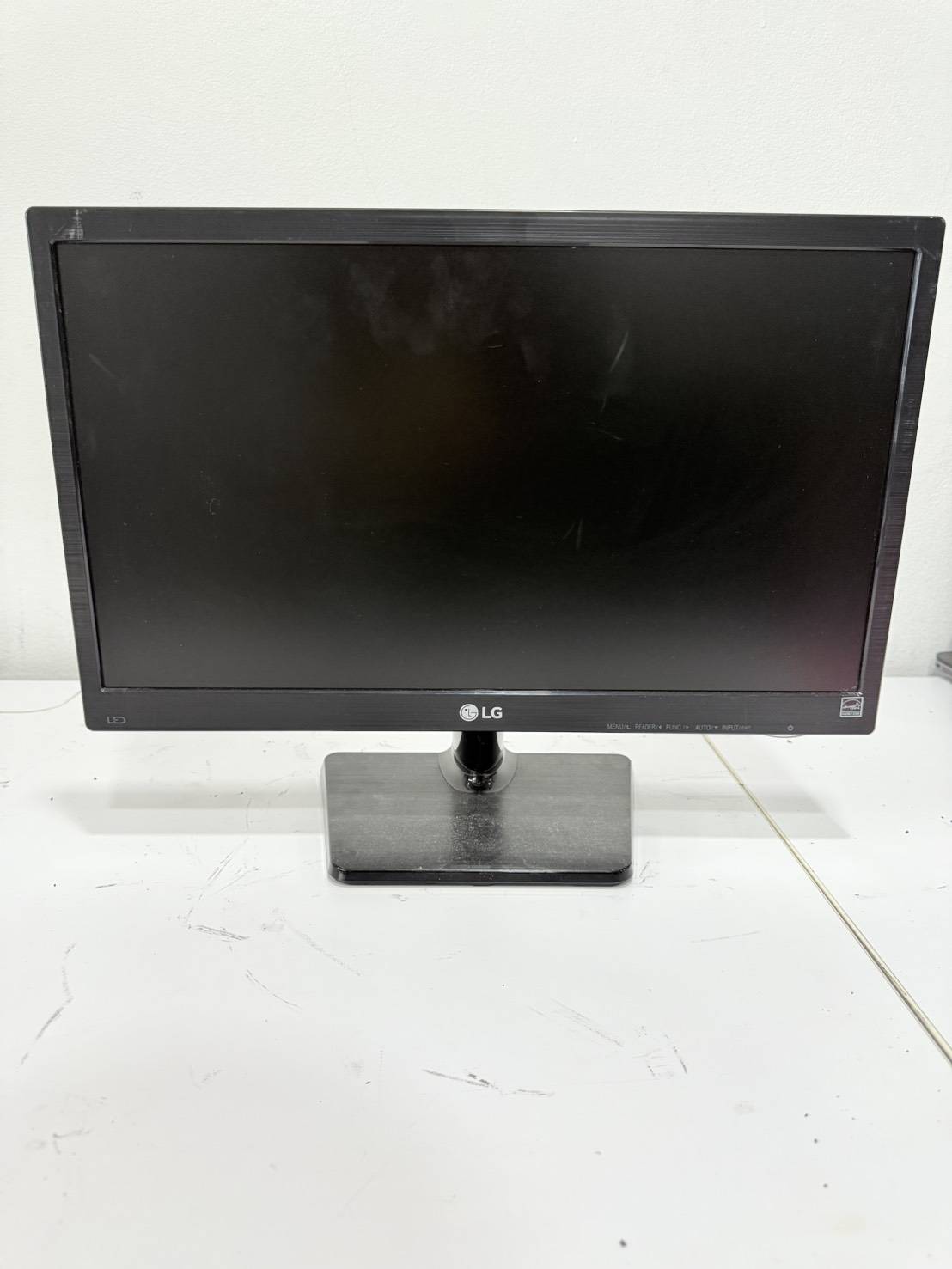 Monitor LG 20M37D-B 19.5-inch ไม่มี adapter จอสวยใช้งานได้ปกติ