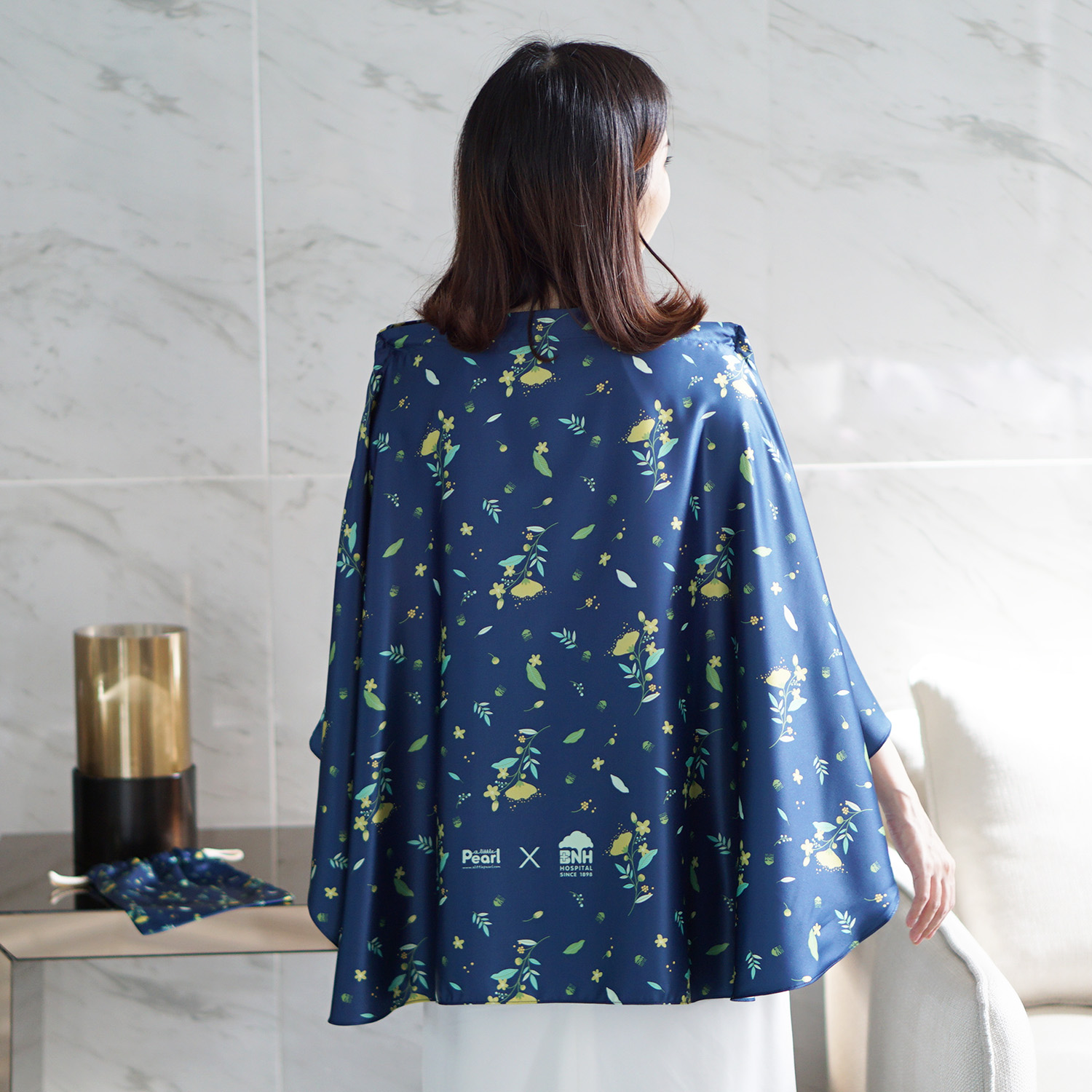 ผ้าคลุมให้นม พร้อมส่ง ลาย BNH Garden - Navy