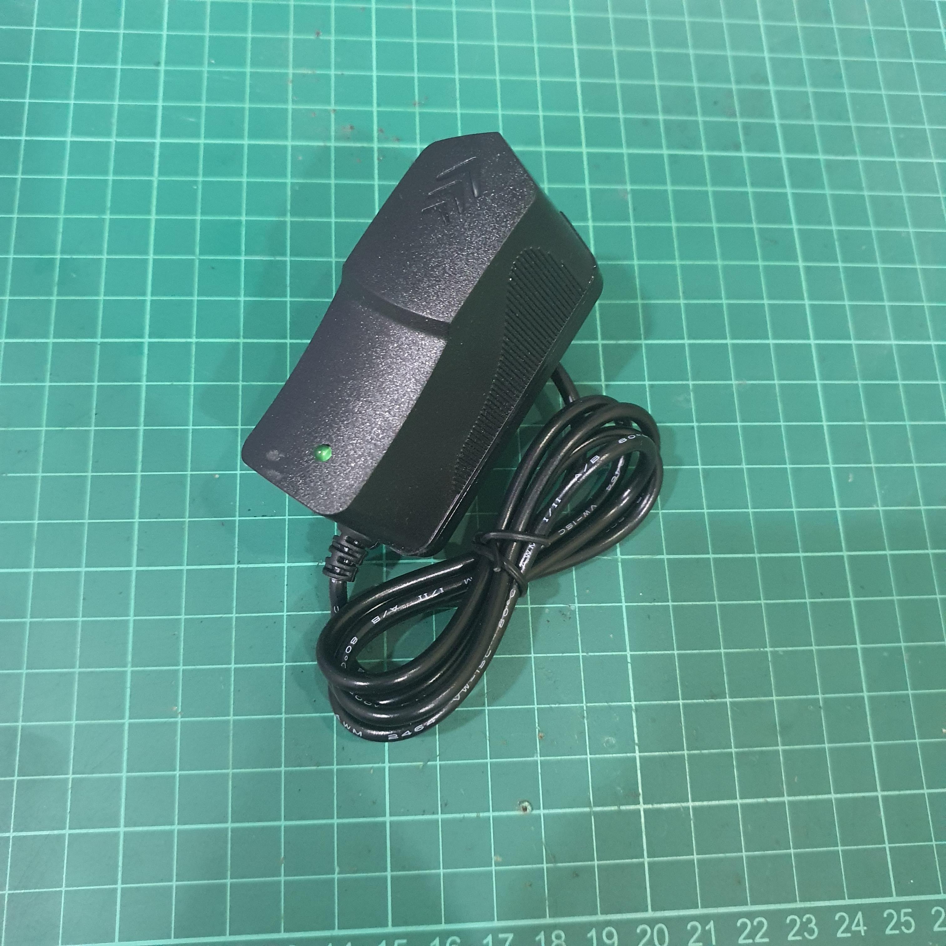 AC/DC Adapter 5V 2A (Model PV-0501000)