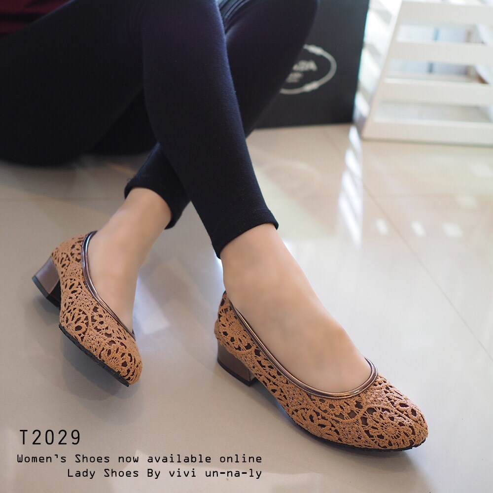 พร้อมส่ง : รองเท้าคัทชูลูกไม้เสริมส้น (สีน้ำตาล)