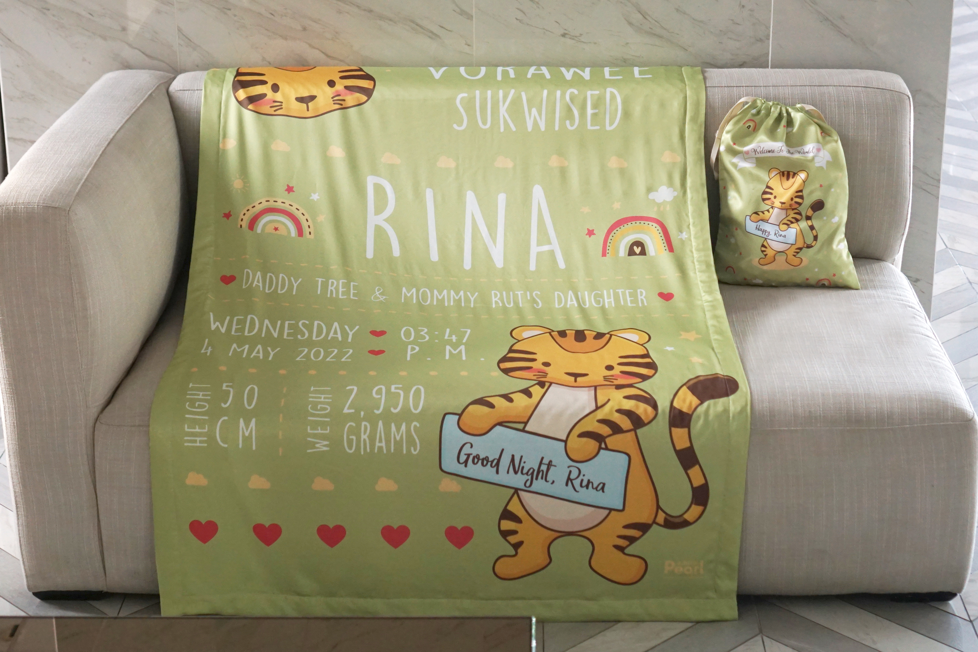 ชุดของขวัญเด็กแรกเกิด ผ้าห่ม ขนาด 100x150cm + ถุงผ้าซาติน ไซส์ L ลาย Tiger - Lime