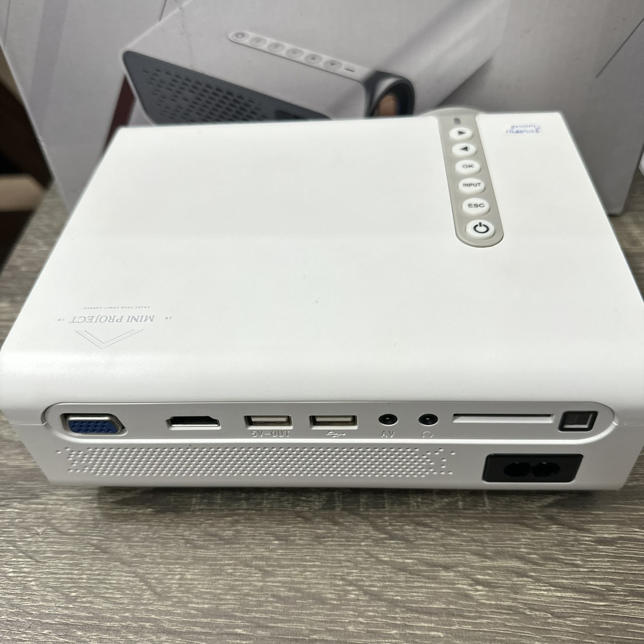 โปรเจคเตอร์ Projector LED + Remote *** มีรอบคราบในเลนส์