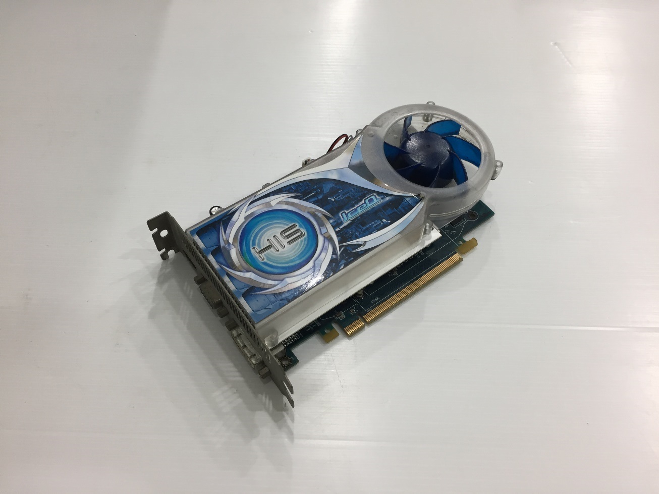 HIS HD 5570 iceQ 1GB. DDR-3 128Bit