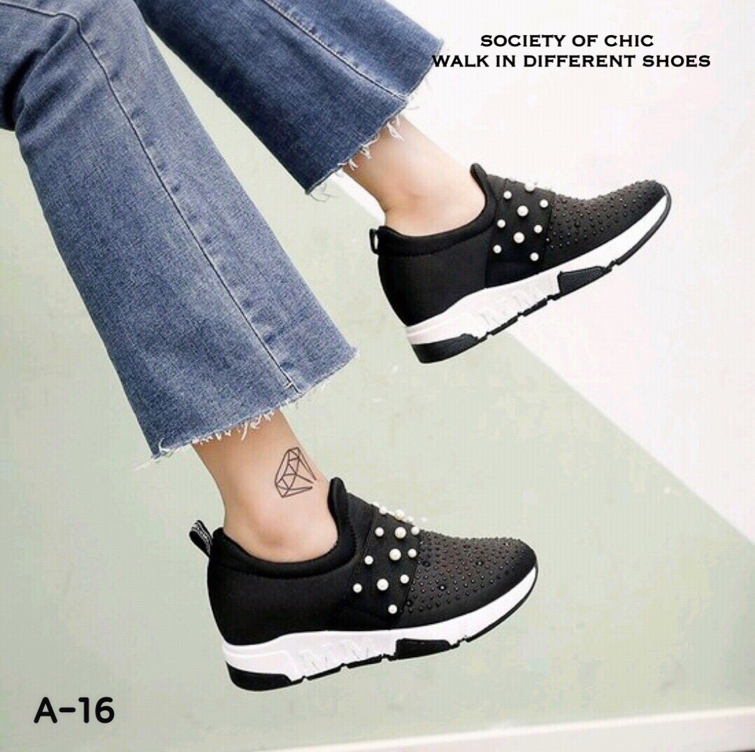 รองเท้าผ้าใบทรงสวมแต่งคริสตัล (สีขาว)