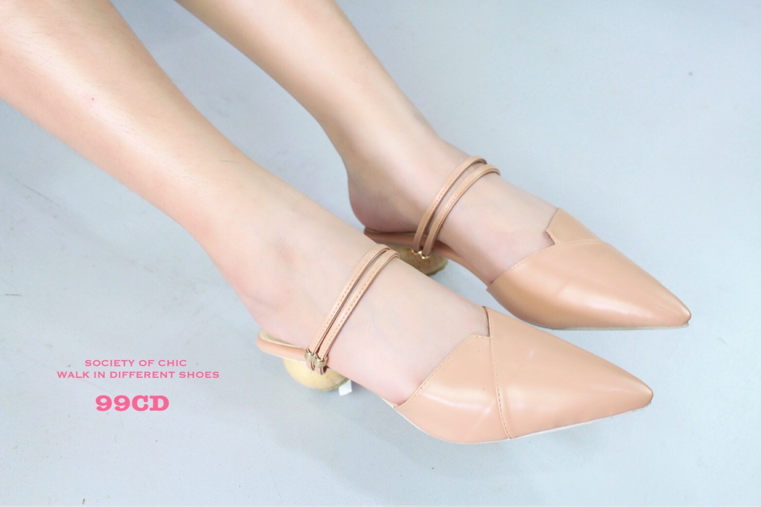 รองเท้าคัทชูส้นเตี้ยแต่งสายรัดส้น (สีเทา)