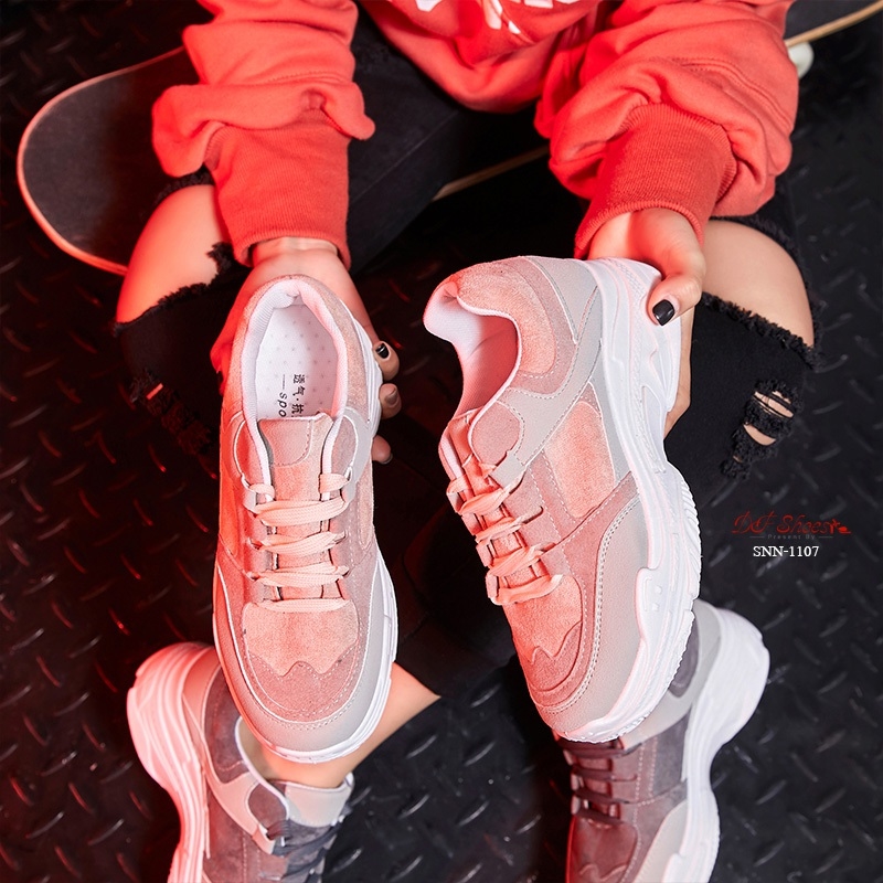 รองเท้าผ้าใบแฟชั่นทรงSportหนังกลับ (สีเทา)