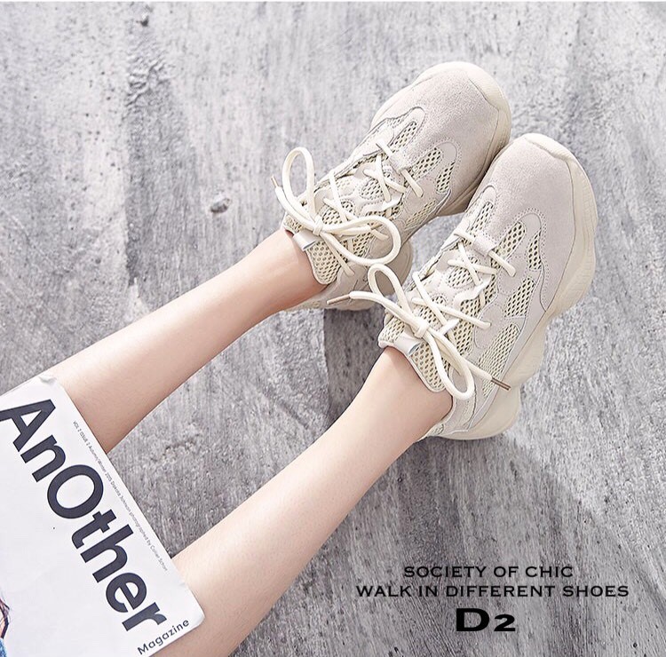 รองเท้าผ้าใบแฟชั่นสไตล์สปอร์ตแต่งตาข่าย (สีครีม)