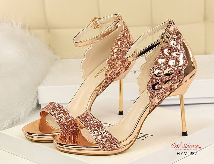 รองเท้าส้นสูงรัดข้อบุกลิตเตอร์ (สีบรอนซ์)