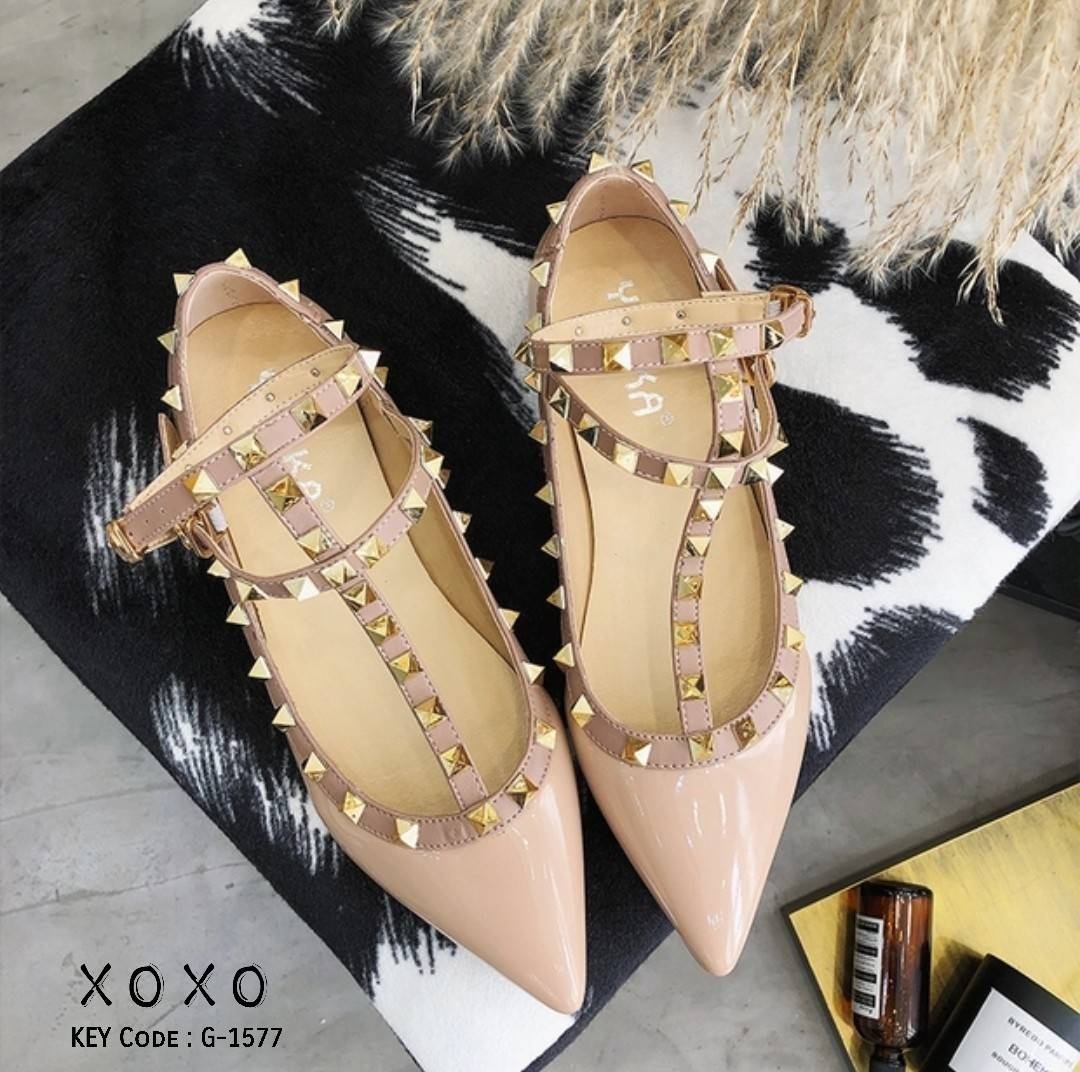 รองเท้าคัทชูส้นแบน Style Valentino (สีดำ)