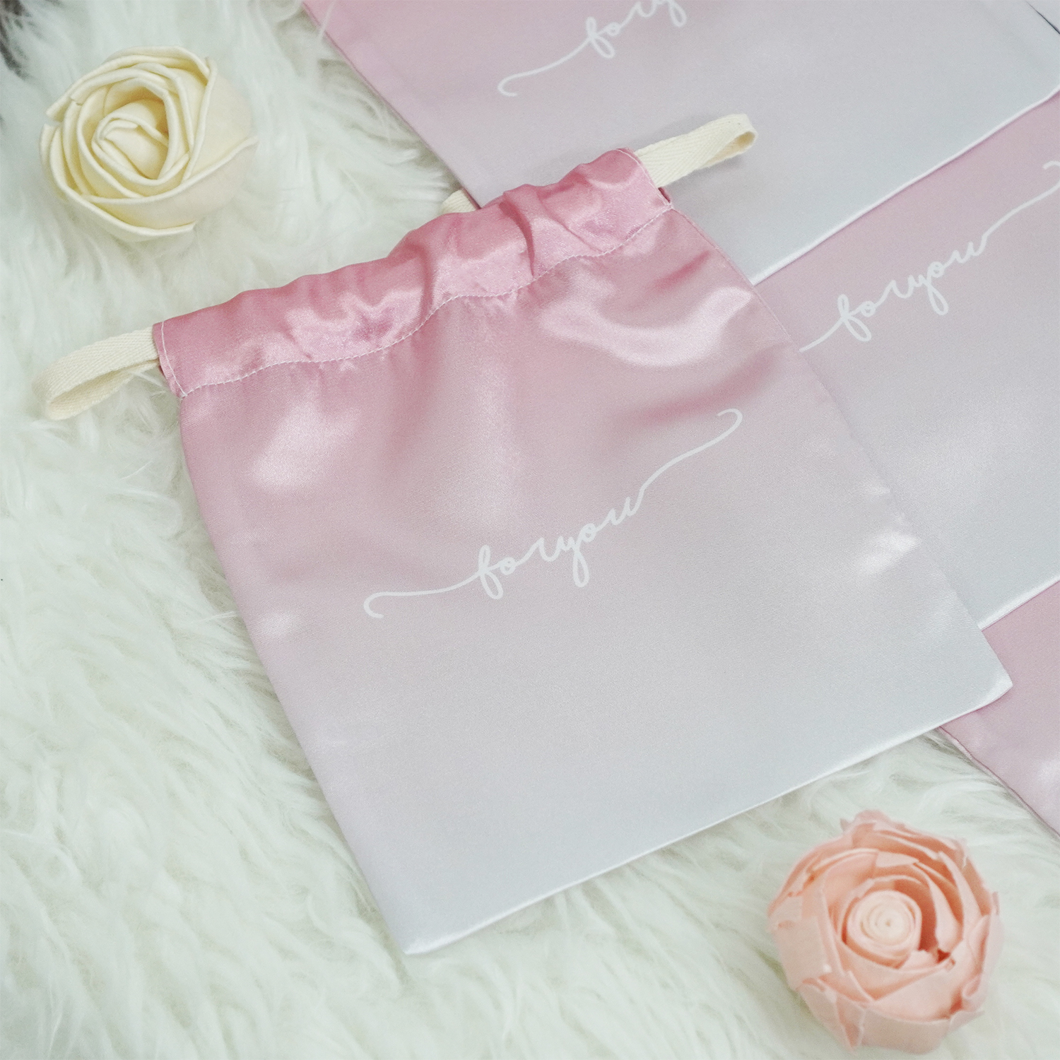 ของขวัญพรี่เมี่ยม ถุงผ้าซาติน ลาย Gradient (ขั้นต่ำ 10 ชิ้น)