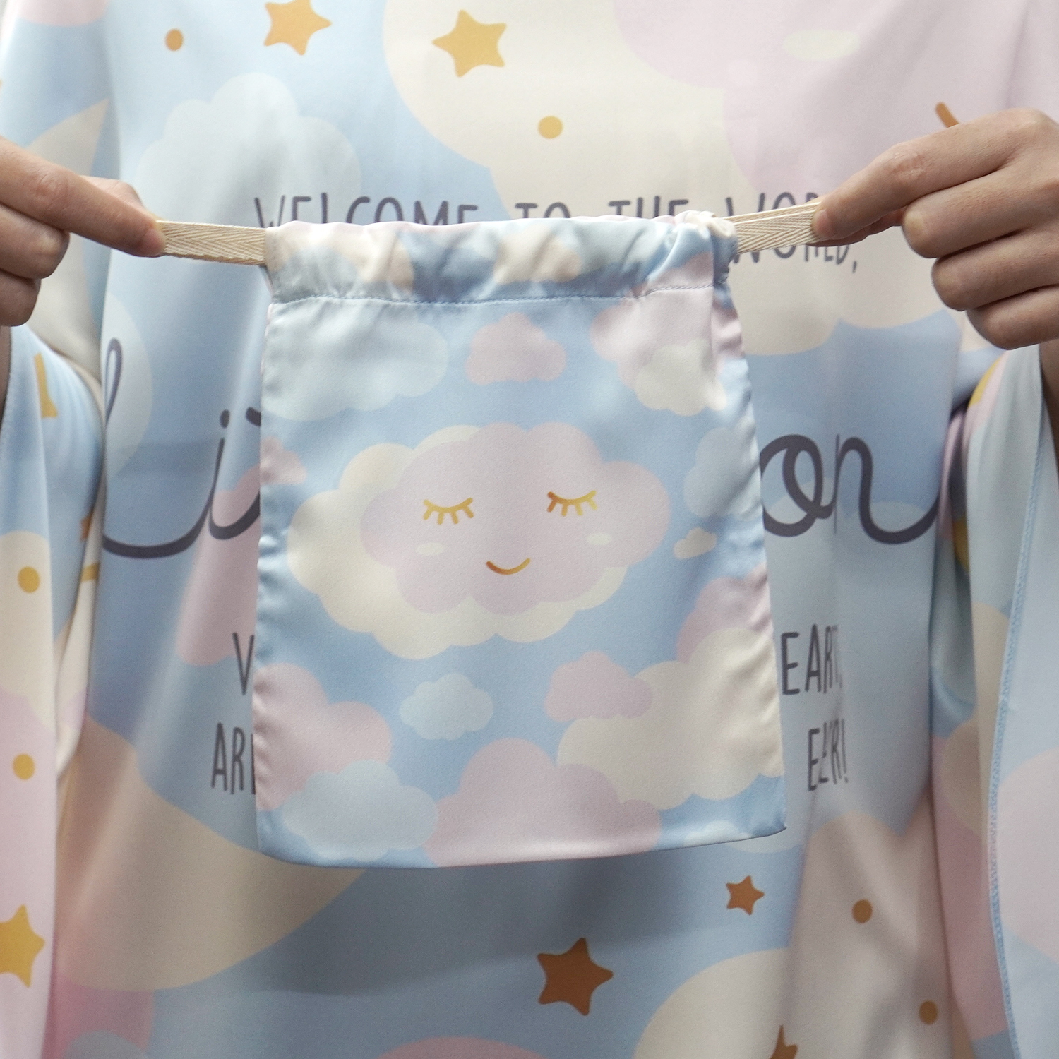 ผ้าคลุมให้นม 3in1 (รุ่นมีกระดุม ถอดโครงได้) แบบสั่งทำใส่ชื่อ ลาย Moon - Blue