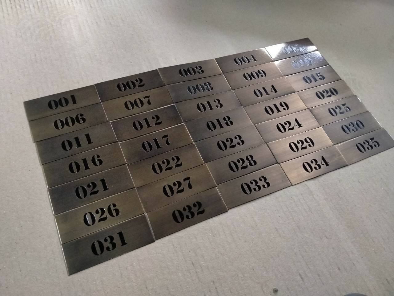 ป้ายสแตนเลสกัดกรด 001-035 ทาสีดำ