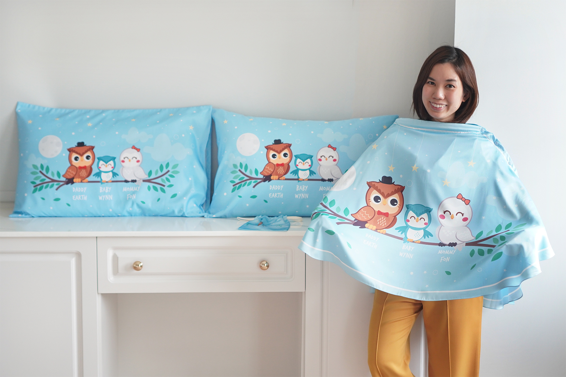 ชุดของขวัญ ปลอกหมอนหนุนคู่ + ผ้าคลุมให้นม รุ่น 3in1 ลาย Owl's Family - Blue