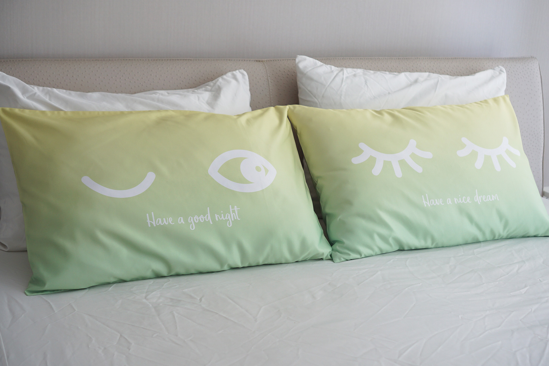 ปลอกหมอนหนุนคู่ พิมพ์ลายเต็มผืน Eyes - Yellow/Green