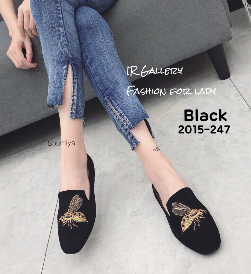 รองเท้าคัทชูส้นแบนปักลายผึ้ง (สีชมพู)