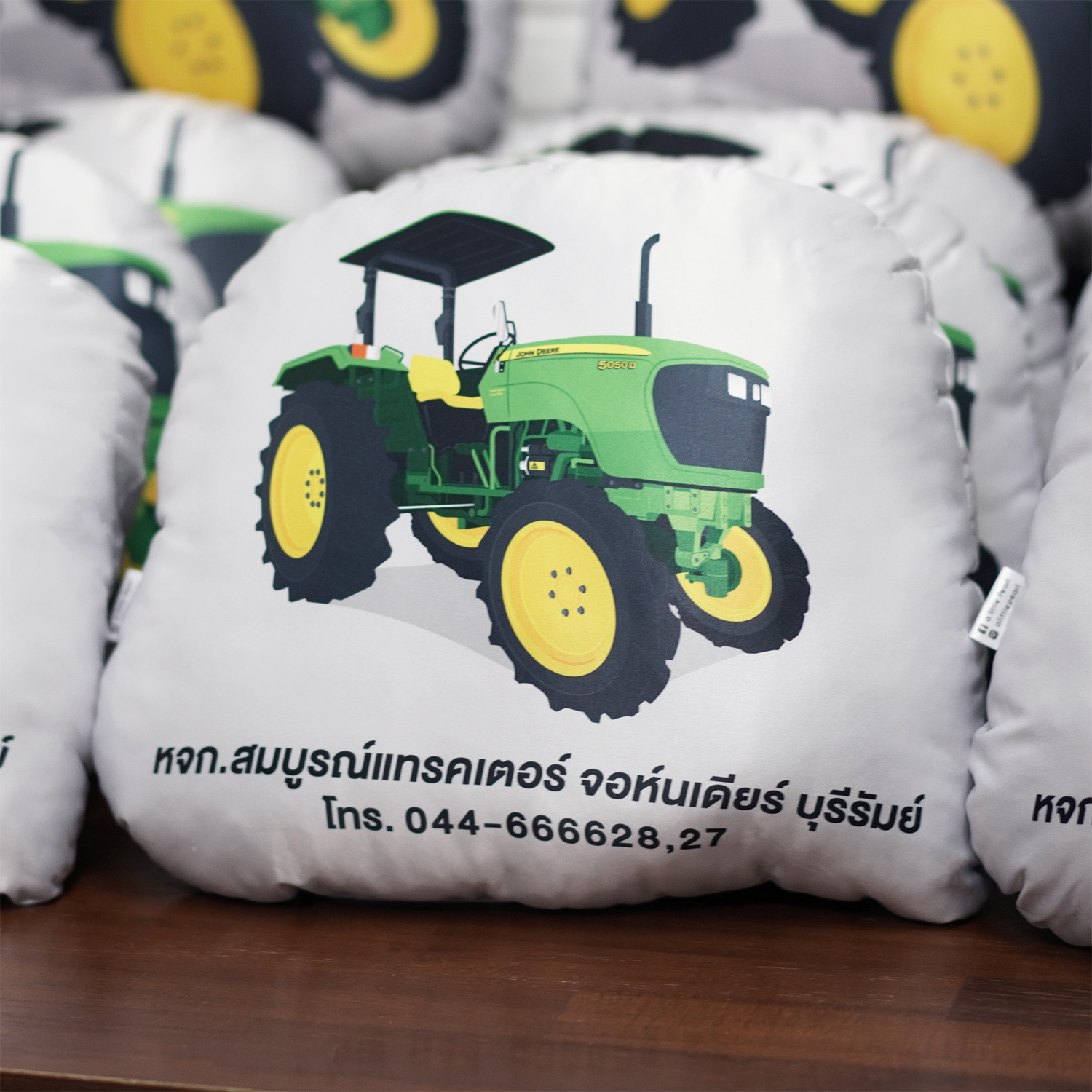 หมอนไดคัทและกระเป๋าผ้าแคนวาส รถไถ John Deere