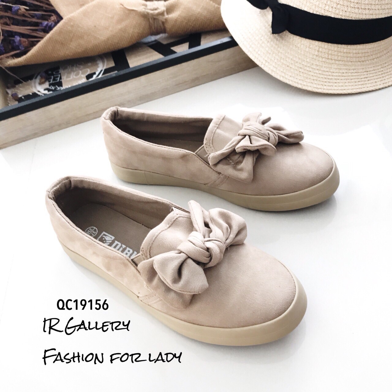 รองเท้าผ้าใบทรงสวมแต่งโบว์ (สีชมพู)