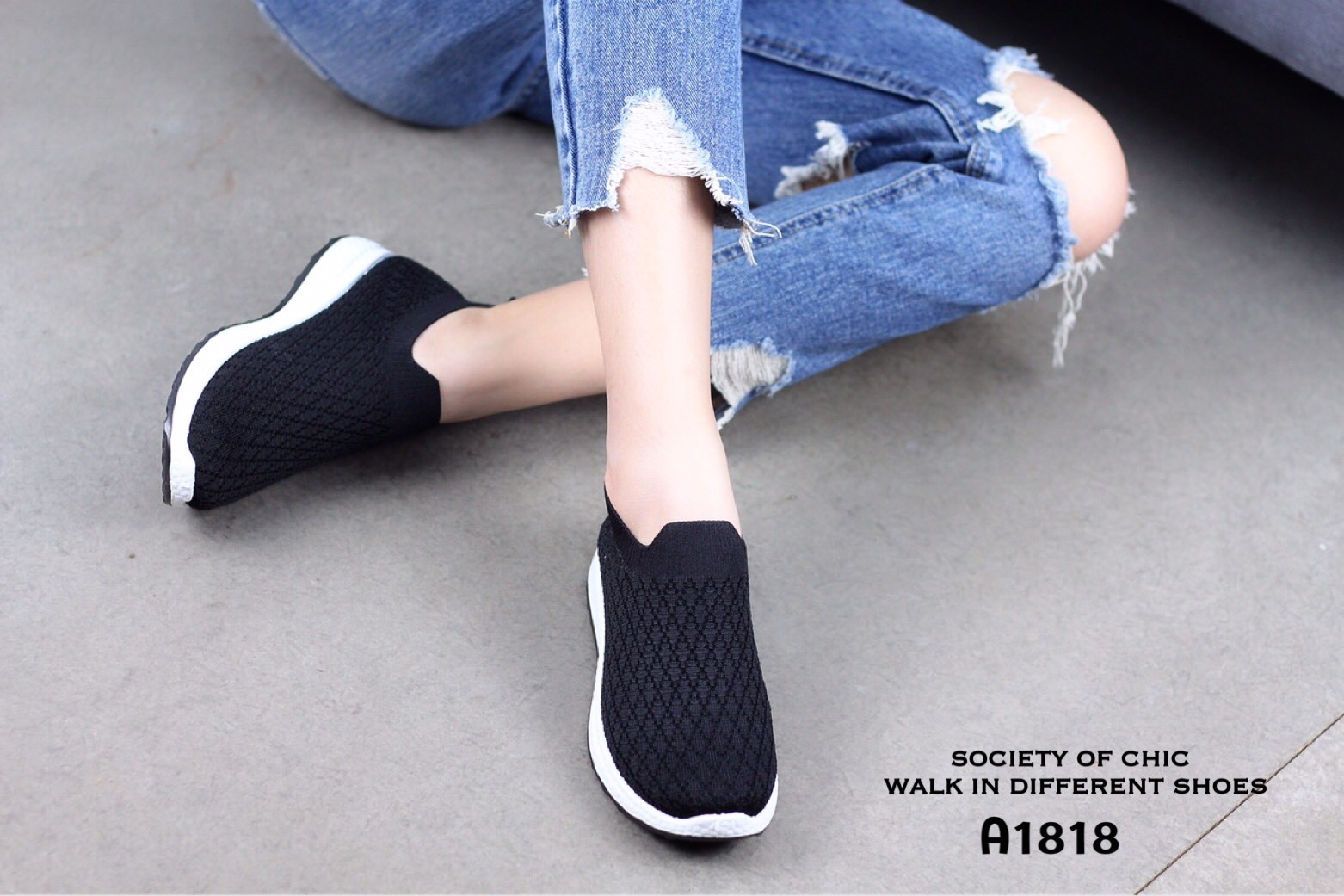 รองเท้าผ้าใบผ้านิ่มขอบถุงเท้ารุ่นทอลาย (สีดำ)