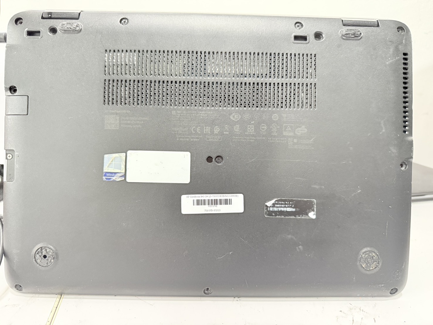 โน๊ตบุ๊ค HP EliteBook 840 G4 (i5-7300U/8GB/M.2 256GB) ไม่มี Adapter แบตเสื่อม จอ Bright จางๆ