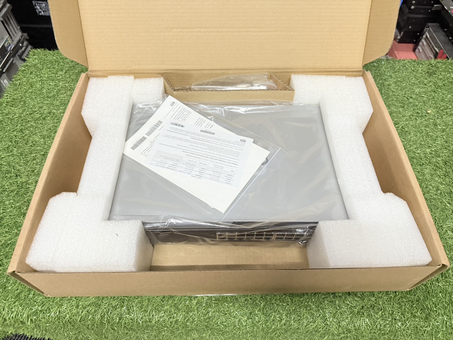 สวิตช์ Cisco SF200-24 24 Port 10/100 POE