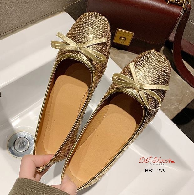 รองเท้าคัทชูส้แบนปักเลื่อม (สีเงิน)