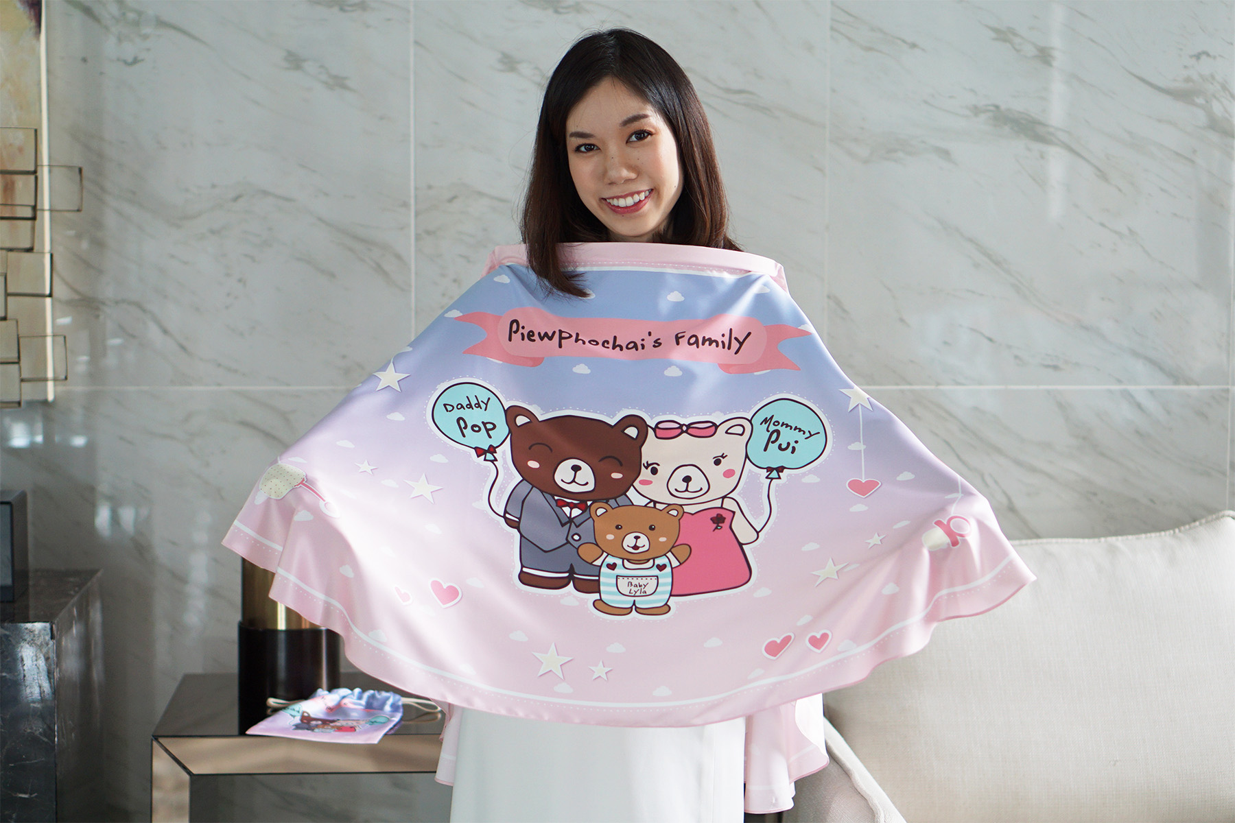 ผ้าคลุมให้นม สั่งทำใส่ชือ ลายครอบครัวหมี - Blue Pink