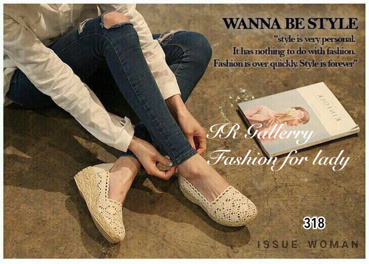 รองเท้าลูกไม้ส้นเตารีดโครเซต์ (สีดำ)