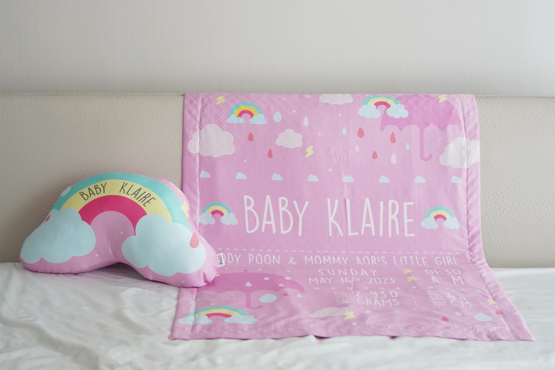 ชุดของขวัญเด็ก หมอนอิง 1 ใบ + ผ้าห่มขนาด 75x100cm ลาย Rainbow - Pink