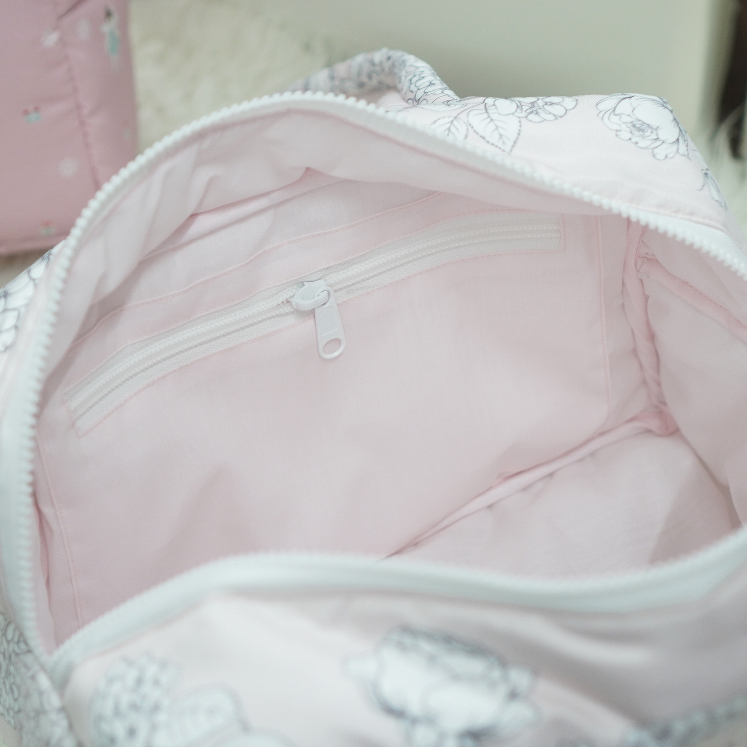 Fluffy Bowling Bag กระเป๋านุ่มนิ่ม ทรง Bowling แบบพร้อมส่ง ลาย Butterfly Vintage - Pink