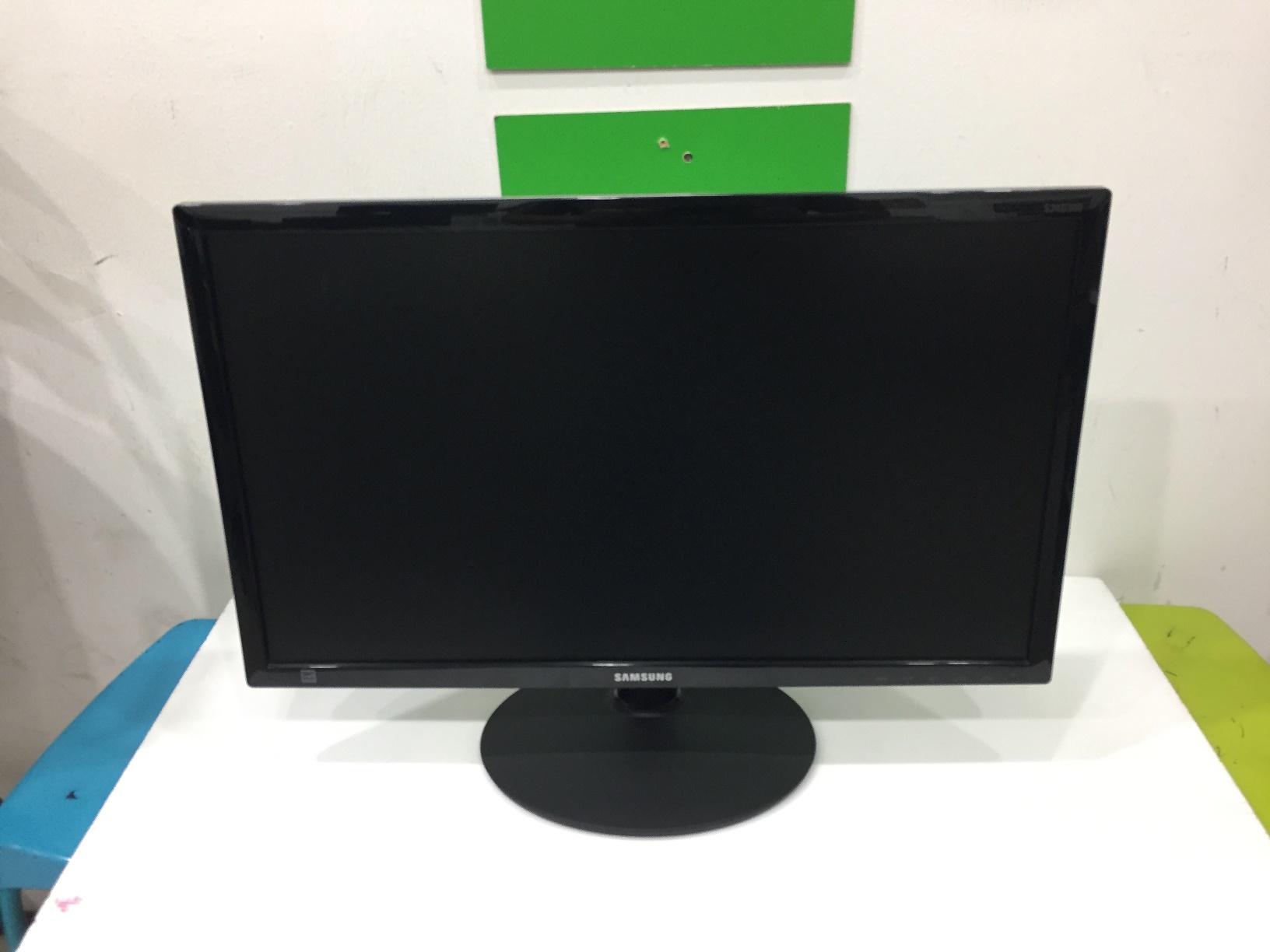 SAMSUNG LS24D300HS 24" Full HD