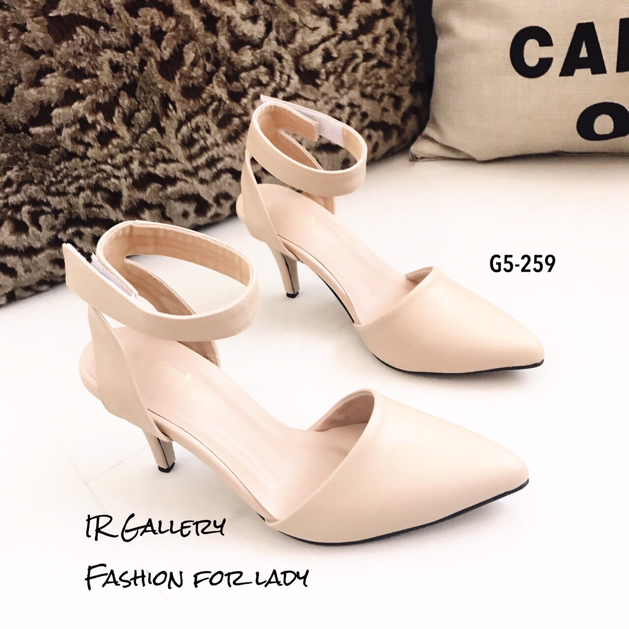 รองเท้าส้นสูงหนังนิ่มรัดข้อ (สีดำ)