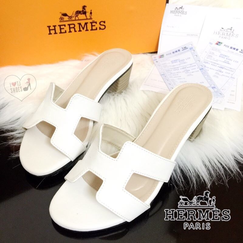พร้อมส่ง : รองเท้าแตะเสริมส้น Hermes (สีขาว)