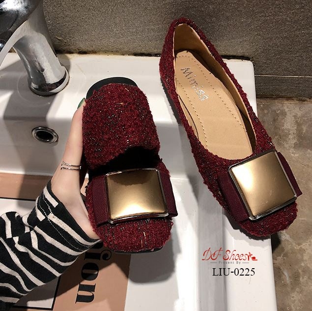 รองเท้าคัทชูส้นแบนแต่งอะไหล่ (สีแดง)