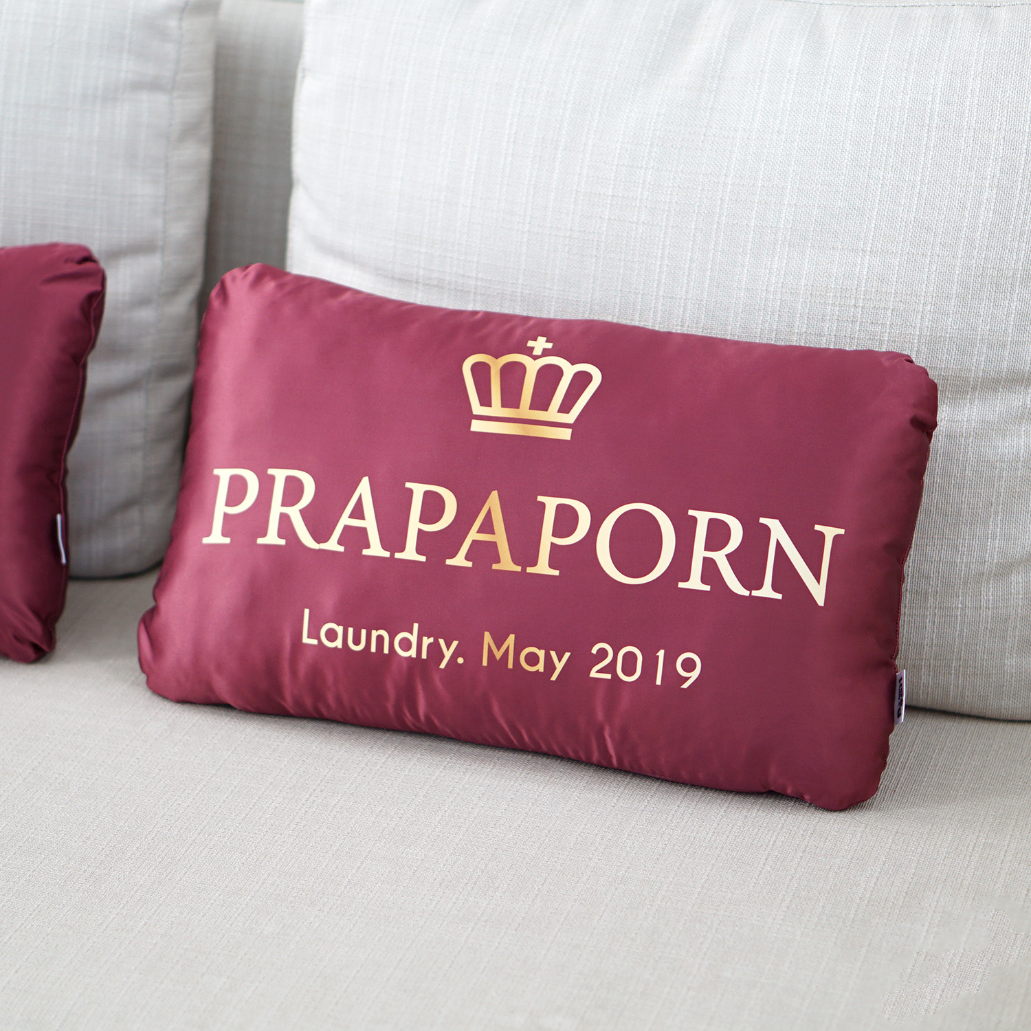 หมอนอิงทรงสี่เหลี่ยมยาว King & Queen - Burgundy (ราคาต่อใบ)